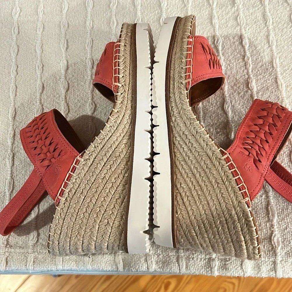 NWOT Gentle Souls Elyssa Wedge 2 Band Sandals. Ladies9.5. 3-1/2 Wedge heel.